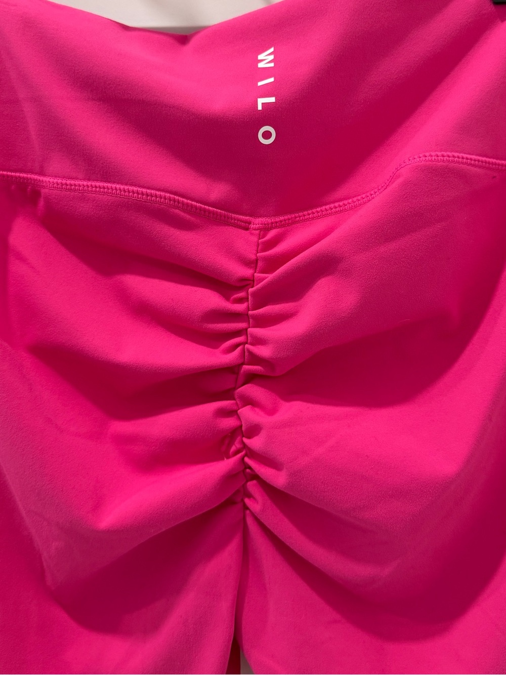 🆕 Wilo The Label | Scrunch Hot Pink Shorts - Size L. - Picture 6 of 6